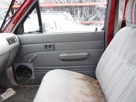 1991 TOYOTA PICK UP STD CAB DLX MAROON 2.4 AT 4WD Z21317